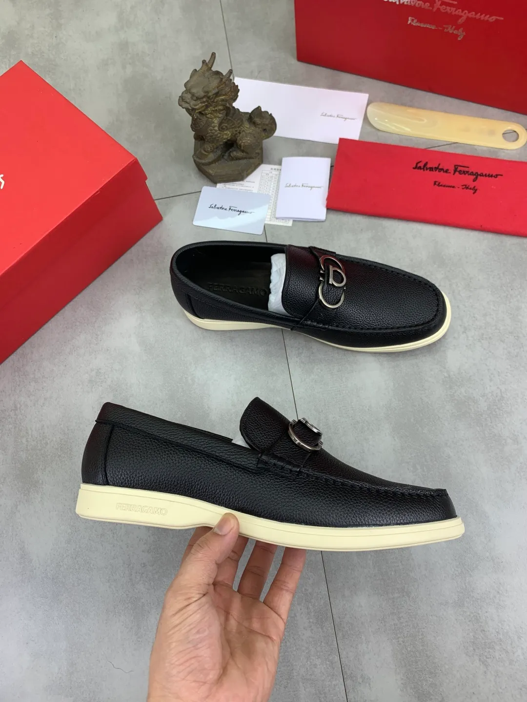 Men's Men's Shoes 💰P580💰[New Style] Water-dyed Niuli 🆘[Salvatore Ferragamo] Ferragamo's latest casual business leather shoes for men! Listed simultaneously! The fabric is made of specially imported original pebbled calfskin, and the lining is made of imported water-dyed cowhide. It is absolutely luxurious and leads the fashion trend. Matching code: 38-44 (45 and 46 can be customized) Black, brown and burgundy colors available